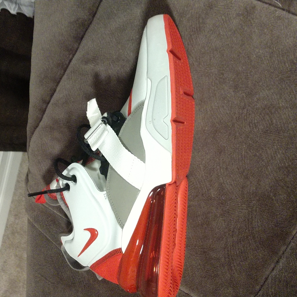Nike Air Force 270